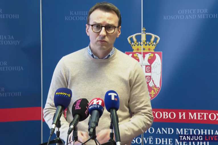 Petković o lažima Aljbina Kurtija: Zabranio srpske izbore, a organizuje lažne za gradonačelnike u kontejnerima koje čuva policija