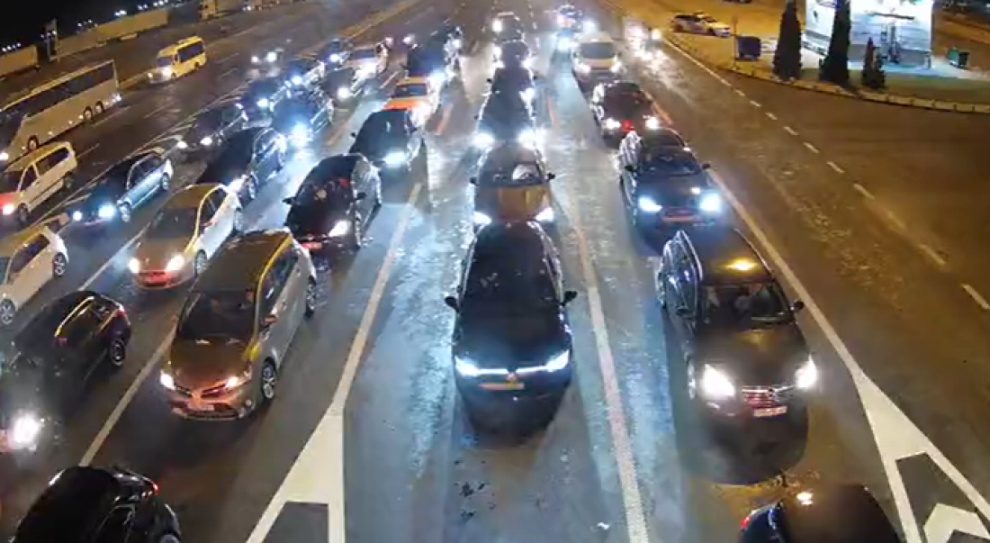 Čeka se 4 sata, kolona duga 15 kilometara! Počele gužve na graničnim prelazima, ni produženo radno vreme ne pomaže (FOTO)