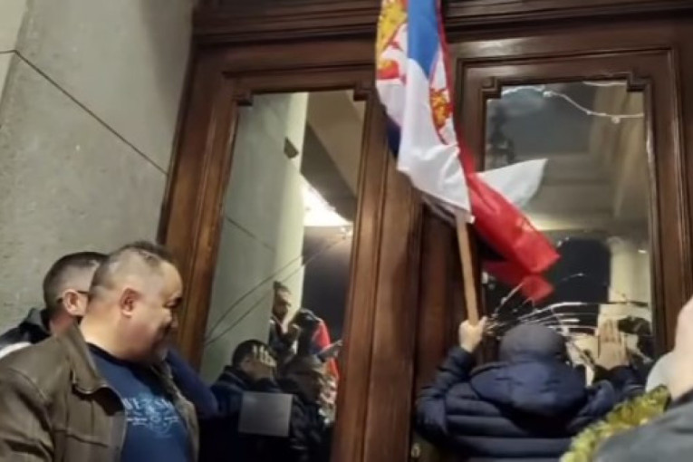 Građanin u šoku: Nisam očekivao nasilni upad u Skupštinu! (VIDEO)