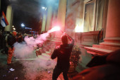 Sramota! Đilasov predstavnik u RIK-u tvrdi - ovo su mirne demonstracije! Slike i snimci govore potpuno suprotno (FOTO/VIDEO)