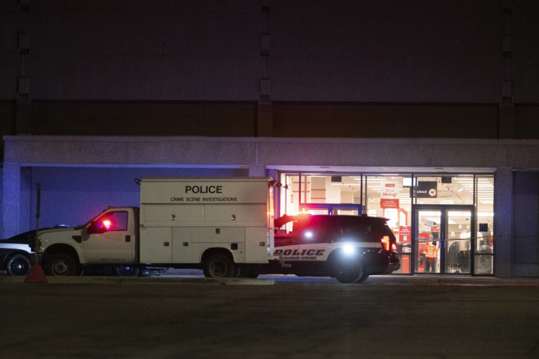 Tragedija na Badnje veče u Americi: U pucnjavi u tržnom centru jedna osoba ubijena, tri povređene (VIDEO)