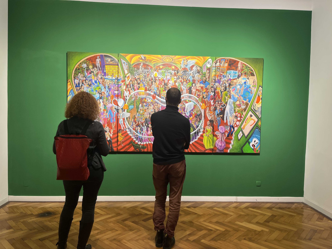 Bred Pit, Hju Hefner, Dejvid Bouvi i Mads Mikelsen, na jednoj slici: Otvorena izložba „The Truth is Shaped in the Darkness“ (GALERIJA)