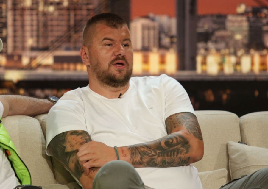 Janjušev brat imao ljubavne probleme? Zadrugar otkrio šta je saznao, bio je u Mihajlovom stanu