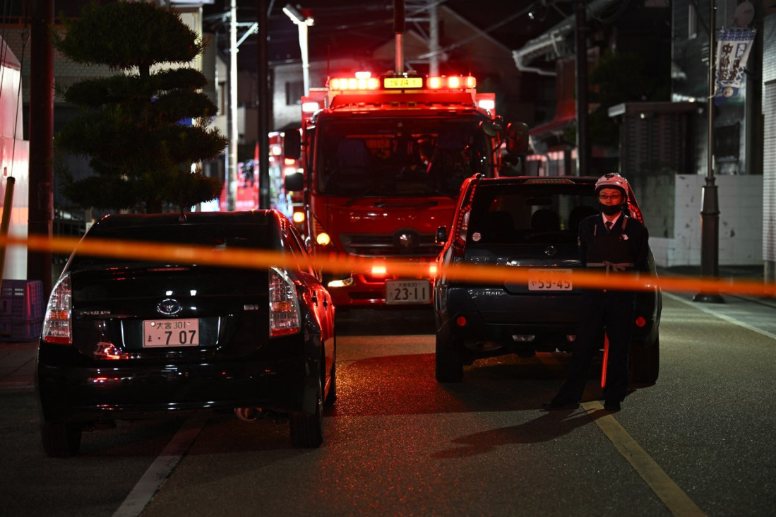 Haos u Tokiju: Žena izbola trojicu muškaraca u vozu!