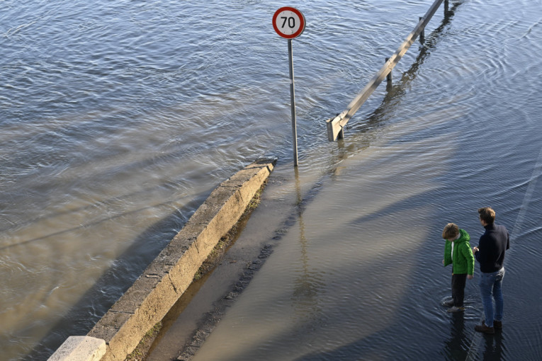 Budimpešta pod vodom! Izlio se Dunav, Mađari u panici zbog poplava (FOTO)