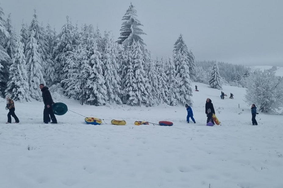 Veličanstvena zimska idila, a cene minimalne: Jabuka, nekadašnji dragulj ski-turizma u Jugoslaviji, danas zaboravljena (FOTO)
