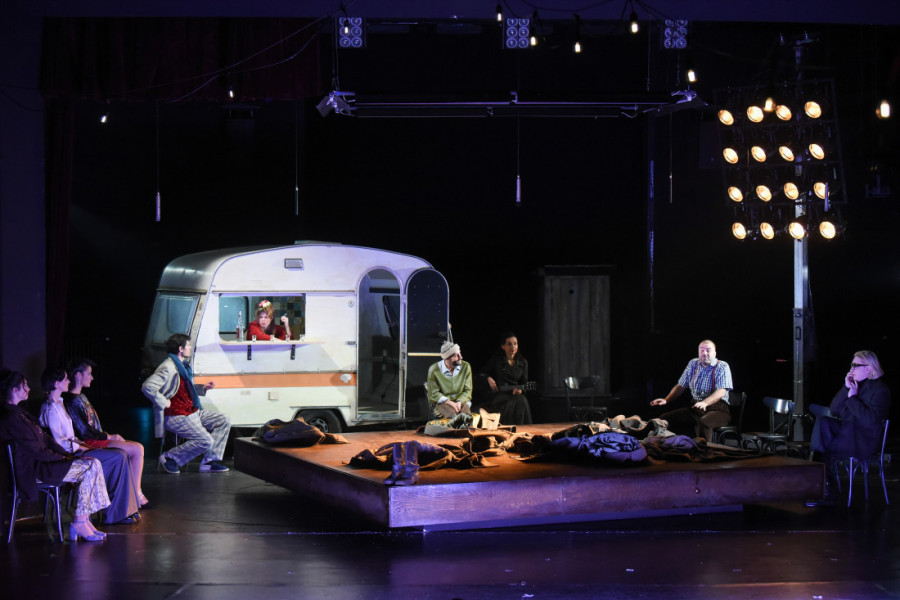 Strašni i komični doživljaji u ratu uz čudnovate likove: Premijera predstave "Švejk" održana u BDP (FOTO)