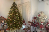 Praznična bajka u domu Nidžovića iz Čačka: Marija i njene kćerkice same su pravile novogodišnje ukrase (FOTO)