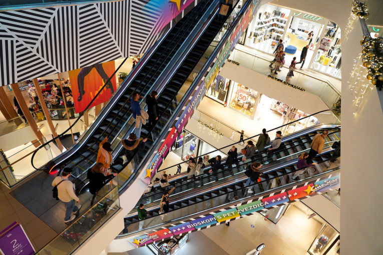 Amerikanac odrastao u Srbiji i dalje mu nije jasno koliko trošimo, a koliko zarađujemo! "Svi se čudimo, mi smo firmirana beda"