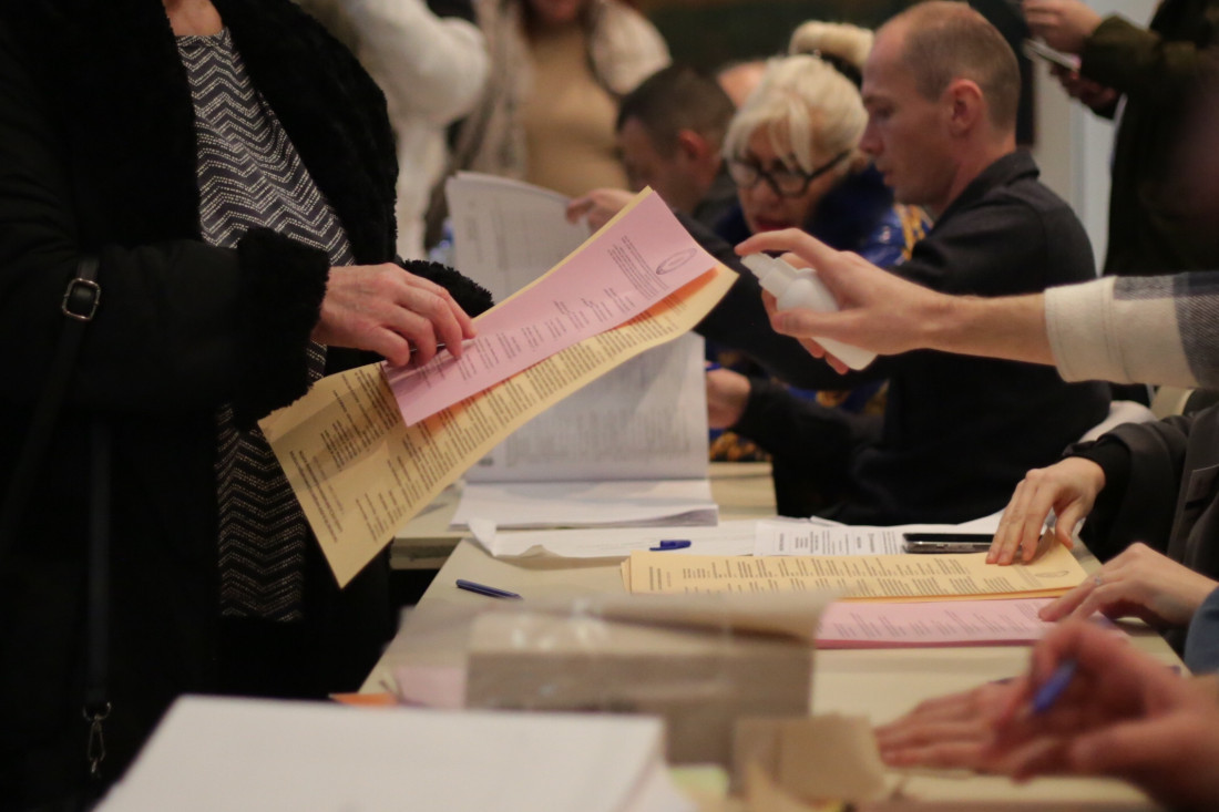 Završeno glasanje na osam biračkih mesta u pet opština u Srbiji