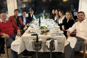 Kakva scena u Atini! Koliko legendi za jednim stolom na rođendanu Saše Ilića!