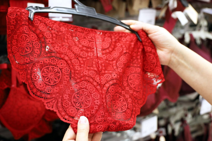 Da li nošenje crvenog veša za Novu godinu zaista donosi sreću?