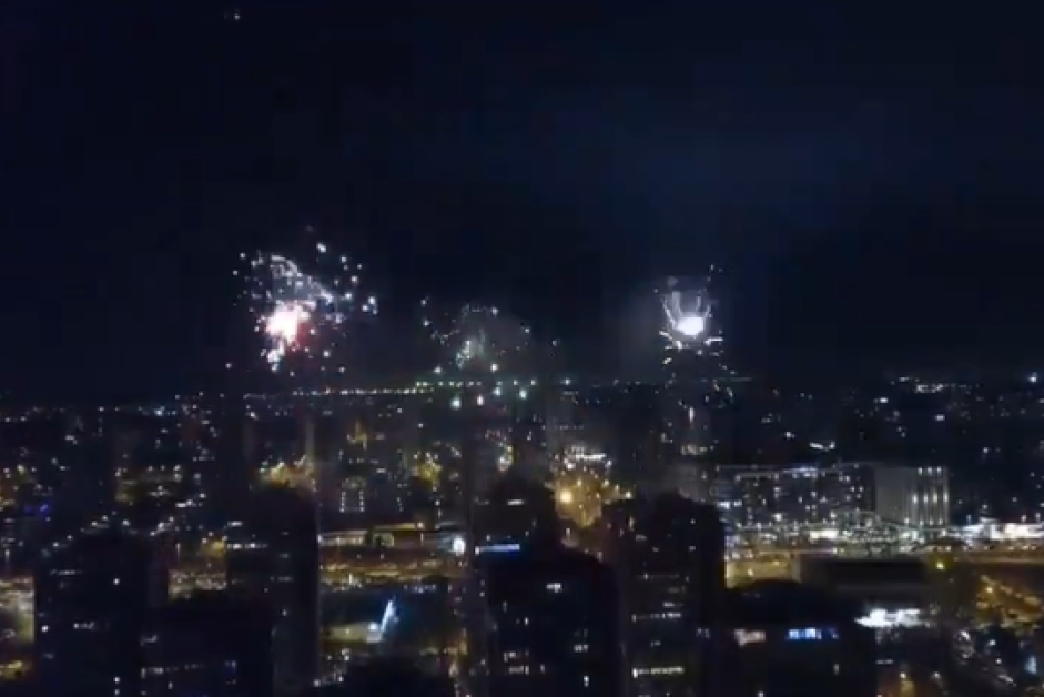 Spektakularni vatromet na Novom Beogradu! Srećnu Novu godinu želi vam Blok 45! (VIDEO)