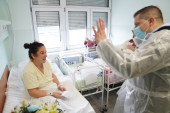 Nikodijević obišao prve bebe rođene u novoj godini: Majkama pomoć u vrednosti od po 300.000 dinara! (FOTO)