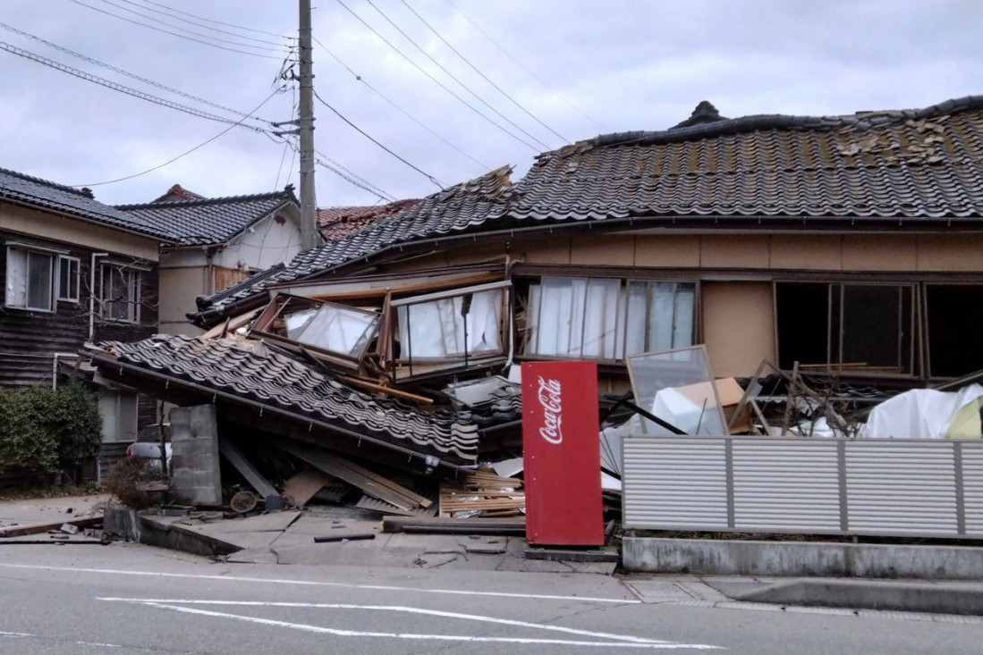 Uništene kuće i putevi u Japanu: Pokrenuo se cunami, zabeleženi talasi veći od jednog metra (VIDEO)