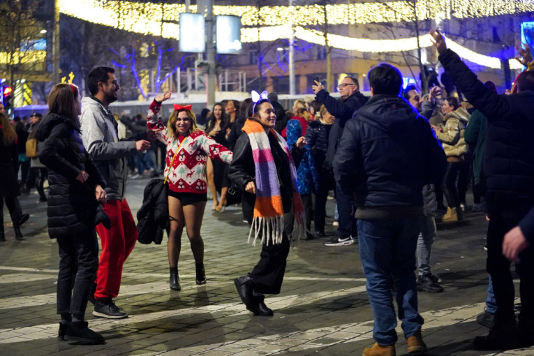 Neobična scena u centru Beograda nakon sinoćnjeg dočeka: Da li biste se vi odvažili na takav korak? (VIDEO)