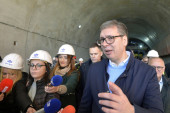 Vučić: U maju ili junu 2025. godine prosečna plata će biti 1.000 evra!