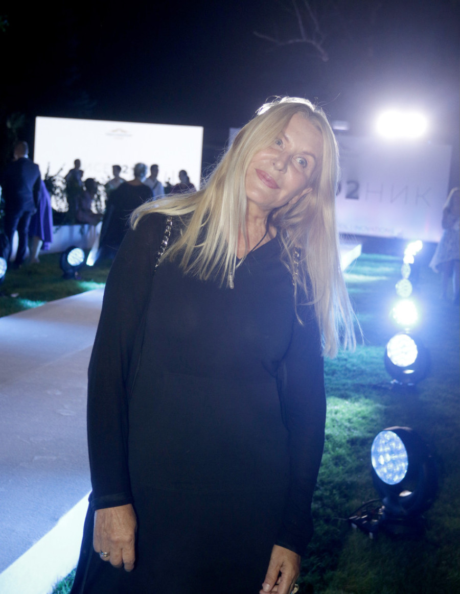 Verica Rakočević izašla bez brusthaltera na ulicu! U 76. godini ne mari ni za šta: Budite ono što jeste (FOTO)