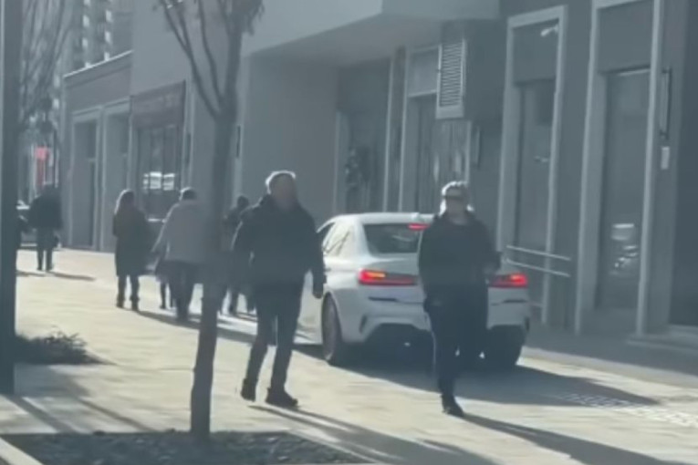 Nova godina - nova bahata vožnja: Skupocenim automobilom "divljao" u centru Beograda, razbesneo i vozače i građane (VIDEO)