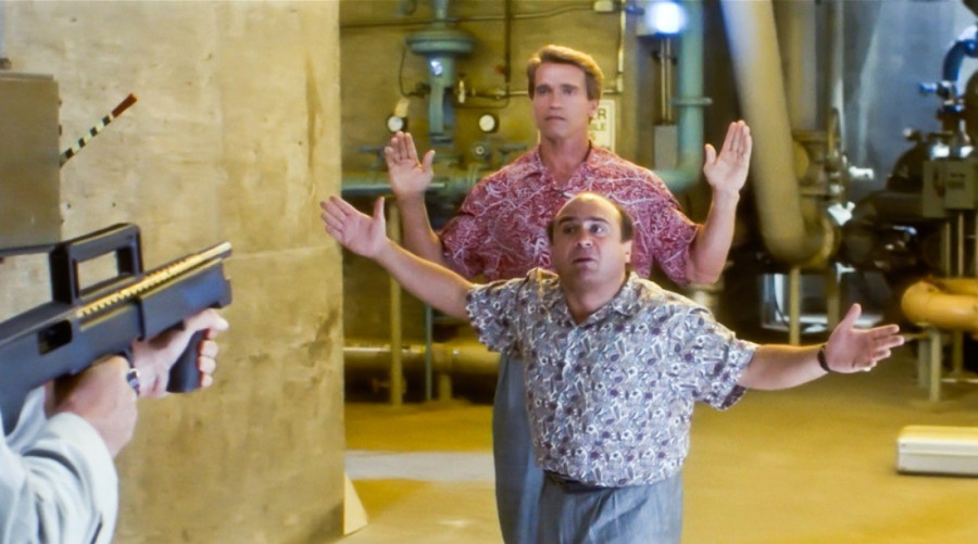 Švarceneger i Deni Devito snimaju nastavak čuvenog filma "Blizanci": Odabran glumac koji će igrati trećeg brata (FOTO/VIDEO)