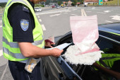 Pijan se zakucao u BMW: Policija mu tokom uviđaja udesa pronašla drogu u vozilu!