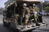 Napeto pred izbore u Bangladešu: Vojska poslata u gradove, na ulicama neredi, ljudi se biju na sve strane (VIDEO/FOTO)