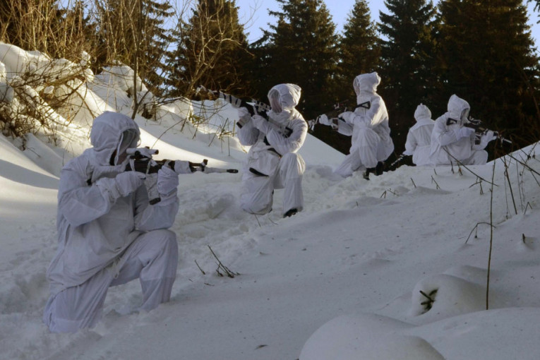 Na Kopaoniku realizovana obuka izviđača Kopnene vojske u zimskim uslovima (FOTO)