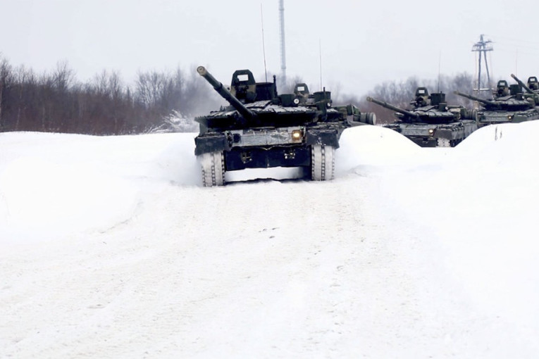 U Ukrajinu stigli modernizovani ruski tenkovi: Imaju nešto što zapadno oružje nema (FOTO)