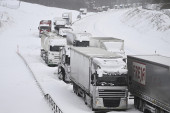 Snežna mećava okovala Rumuniju: Nekoliko glavnih puteva je zatvoreno, prekinut i železnički saobraćaj!