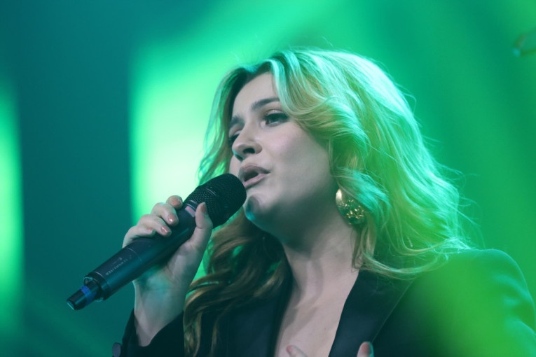 Ilma Karahmet se razvodi? Zbog jednog poteza priča se da je razvod pevačice na vidiku