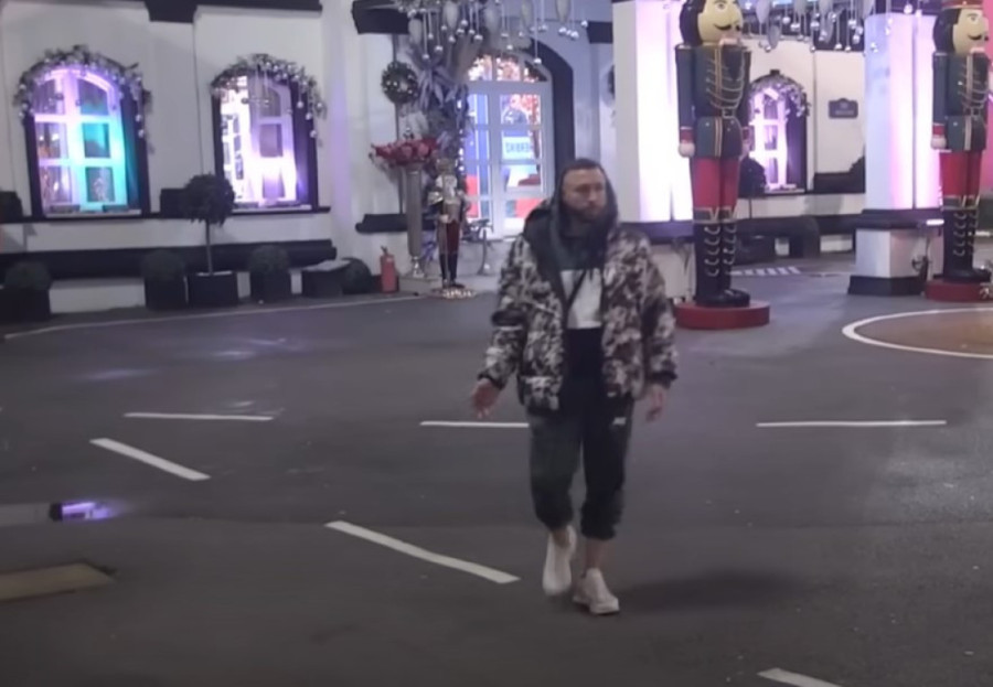 Ša slomio jelku i demolirao imanje! Nikad žešče se posvađao sa Mionom, pa mu popustile kočnice! (VIDEO)