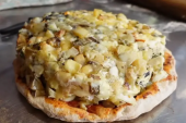 Pica sa 1.001 vrstom sira ušla u Ginisovu knjigu rekorda: Svaki sir je sečen na kockicu od dva grama (VIDEO)