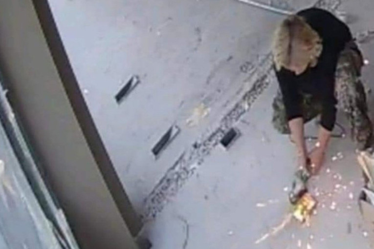 Vaska bila trgovac, pa postala majstor za krovove: Muške kolege pitaju me za savet kad im zapne, a naučila sam i decu da rade! (FOTO)