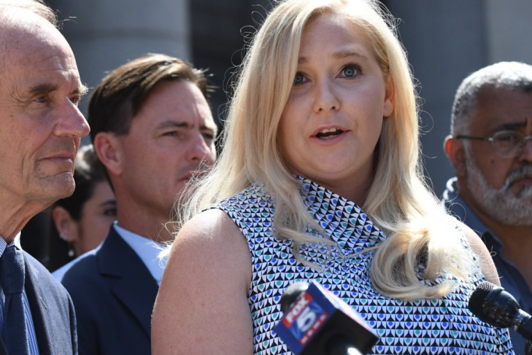 Epstinova žrtva optužila izraelskog premijera za zversko silovanje: Davio me je dok sam molila za život