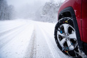 Zbog snega obavezne zimske gume na pojedinim putevima!