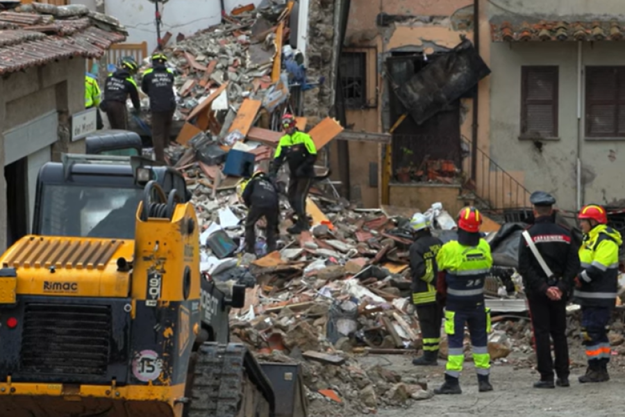 Zgrada se srušila u eksploziji u Rimu: Izbavljen bračni par i njihov sin (VIDEO)