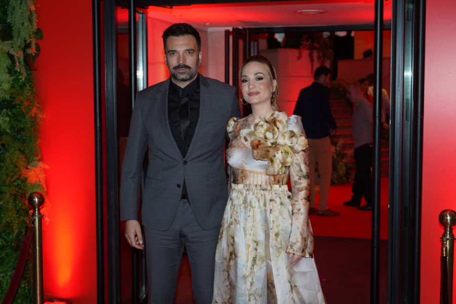 Slavlje u domu Jelene Tomašević i Ivana Bosiljčića: Bračni par sija od sreće, čestitke se samo nižu