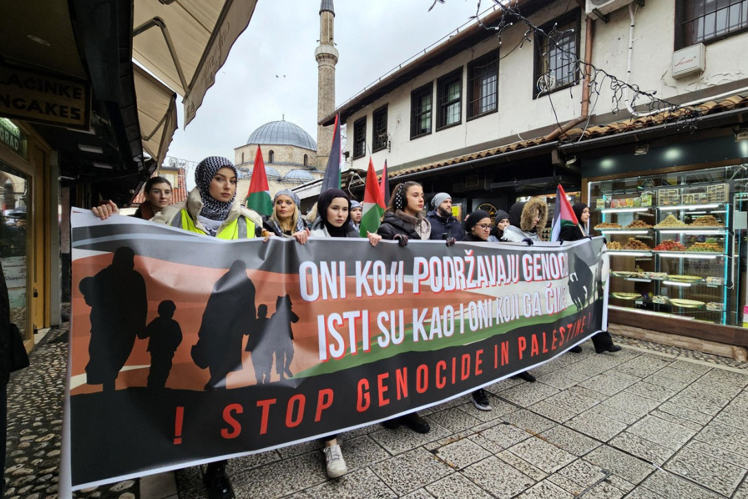 "Palestina, nisi sama, uvek Bosna je sa vama": Protest u Sarajevu u znak podrške Palestincima u Gazi!