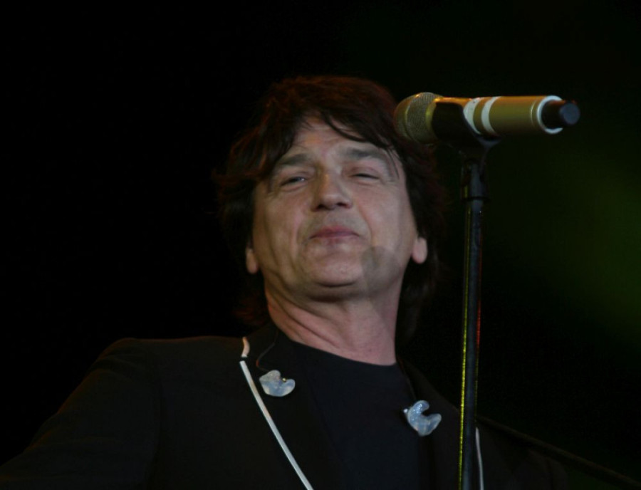 Aranđelovdan u domu Nede Ukraden: Pevačica pozirala sa porodicom, ovako izgleda njen zet! (FOTO)