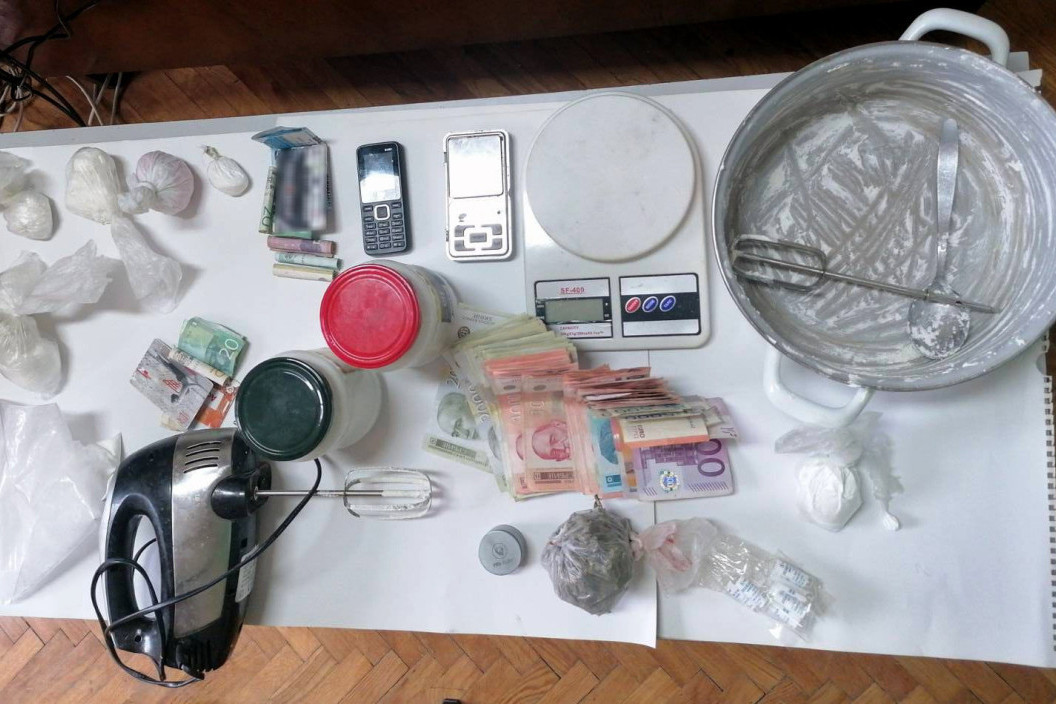 Dve vrste droge, vagica i novac: Diler "pao" u Valjevu