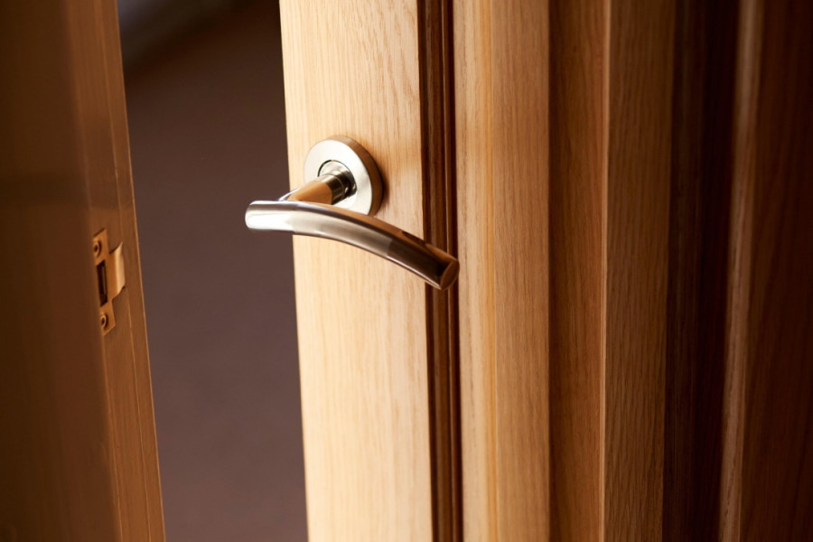 Malo alata i dobre volje: Kako da se jednom i zauvek rešite škripanja vrata koje vam danju i noću kida živce