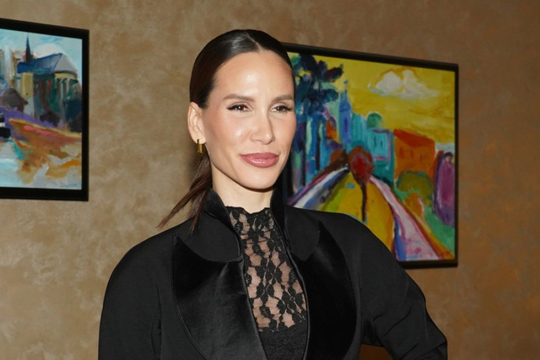 Ovo je luks vila u koju se Kaća Živković preselila kod Stojketa: Zlatno-braon tonovi i ogroman garderober (FOTO)