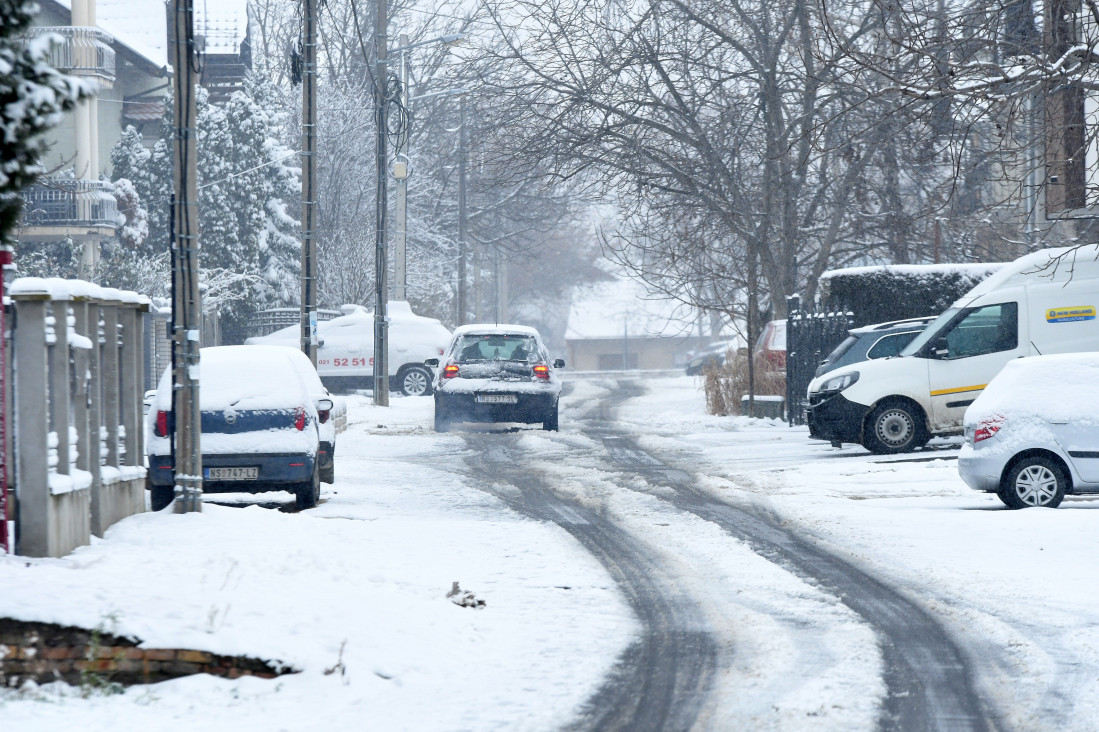 Sneg izazvao brojne saobraćajne nezgode! Ovo su saveti stručnjaka za vožnju po snegu!