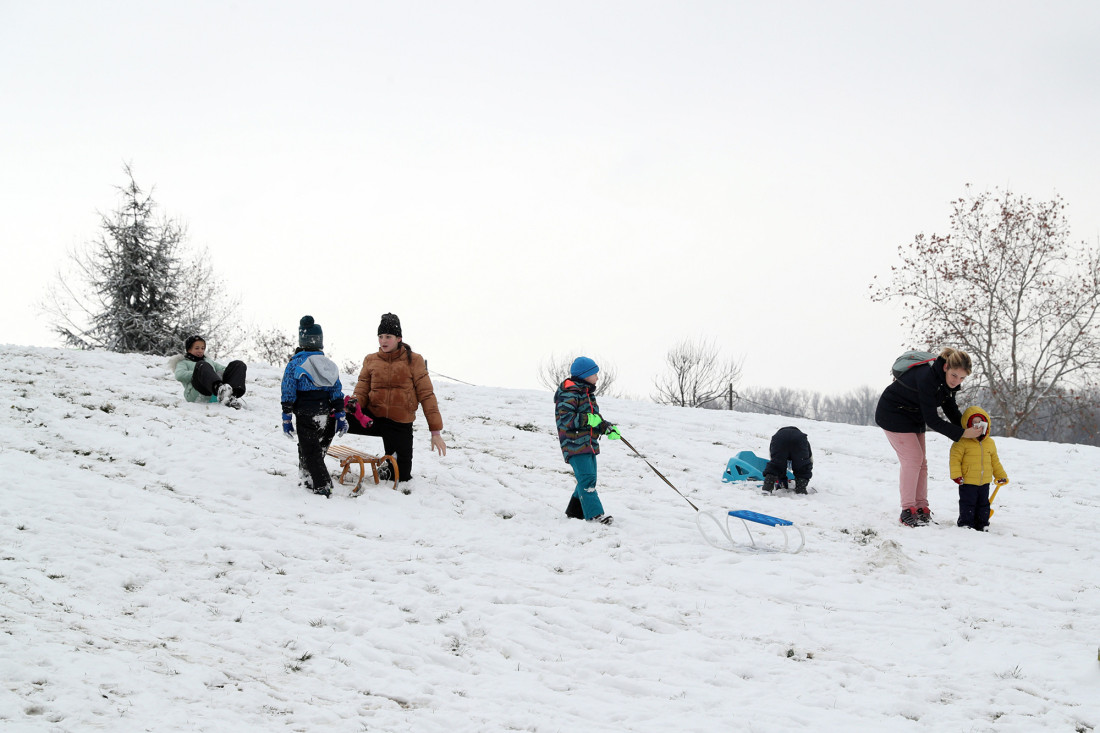 U ovom mestu u Srbiji već je debeli minus i sneg! Meštani poručuju: Spremni smo, pijemo rakiju i jedemo pršutu za imunitet!