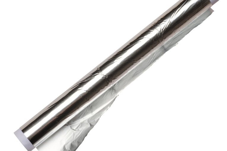 Očistite svoju peglu da vam ne uništava odeću: Rešite se kamenca i fleka koje prljaju stvari