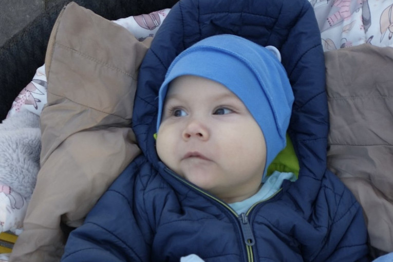 Srpska beba džin ima 10 kilograma sa samo pet meseci: Zovu ga Dundule - uvek se smeje i u centru je pažnje (FOTO)