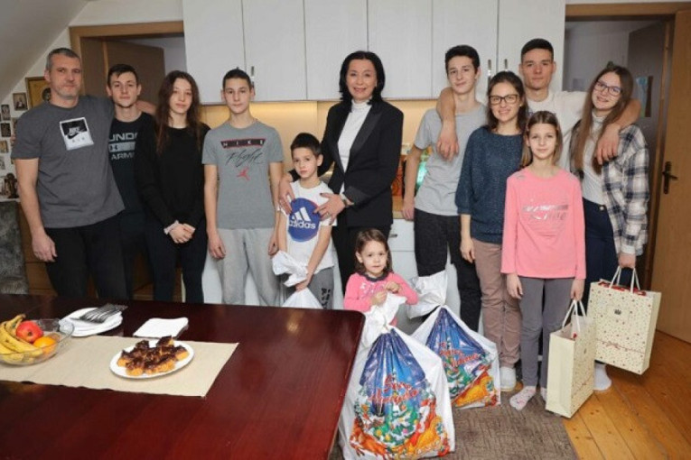 Anita i Uroš imaju devetoro zlatne dece: Iz velikog grada preselili se na selo i nikada se zbog toga nisu pokajali