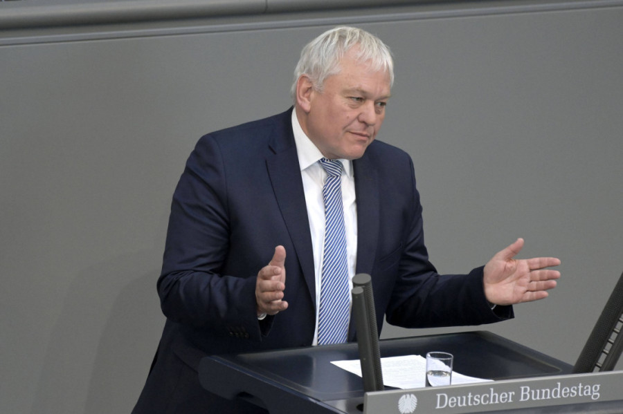 Nemačka gori, a Haker se češlja i deli lekcije Srbiji: Na tajkunskoj N1 Nemac napao Vučića i davao ultimatume?! (VIDEO)