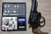 Uhvaćen dok je prodavao heroin: Naoružan revolverom branio pošiljku droge