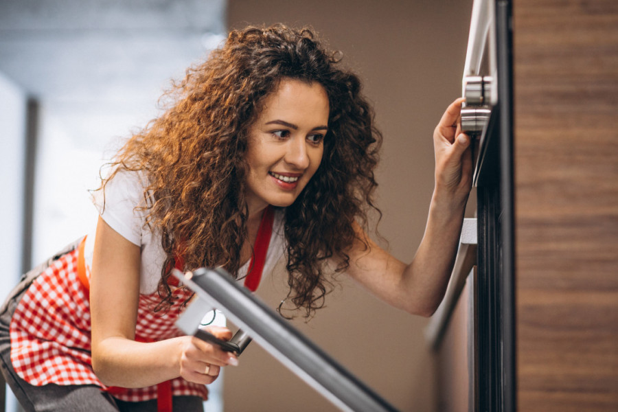 Koja je prava temperatura za pečenje kora za tortu? Nije isto da li su tanke ili debele, a ovo su sve cake koje morate da znate